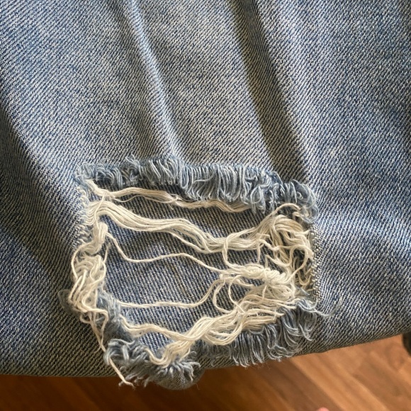 Zara Mid-Rise Distressed Jeans - Picture 4 of 6